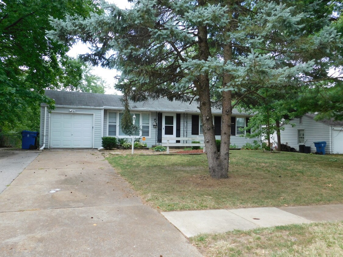 Primary Photo - 924 Frost Ave
