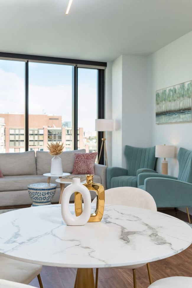 Building Photo - 101 Main St