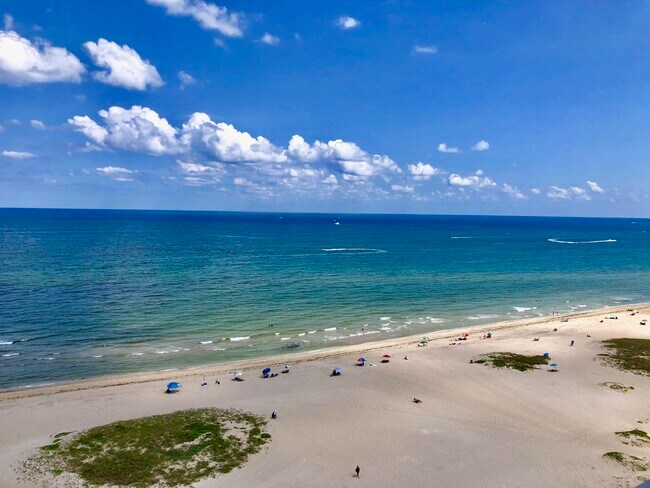 Foto del edificio - 1012 N Ocean Blvd