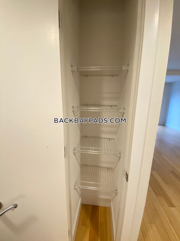 Primary Photo - 1085 Boylston St