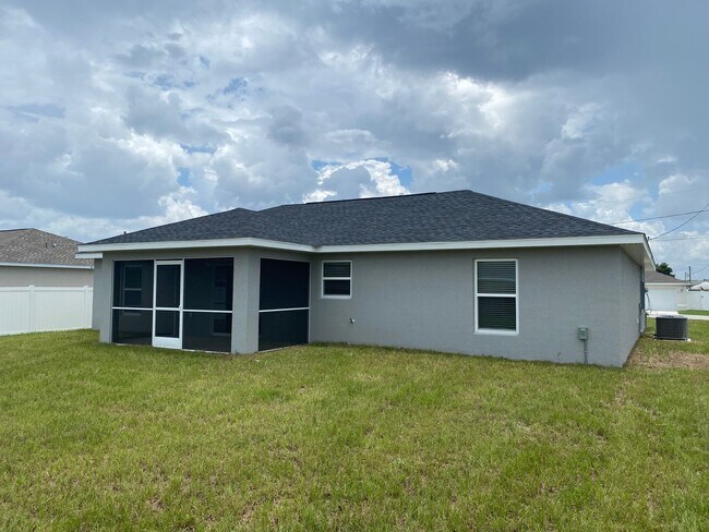 Foto del edificio - 13 Poplar Ln