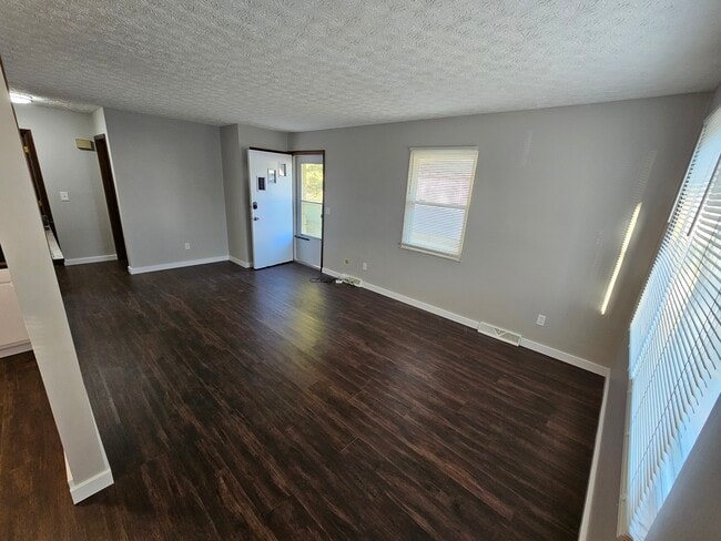Building Photo - 126 Mossman Ave