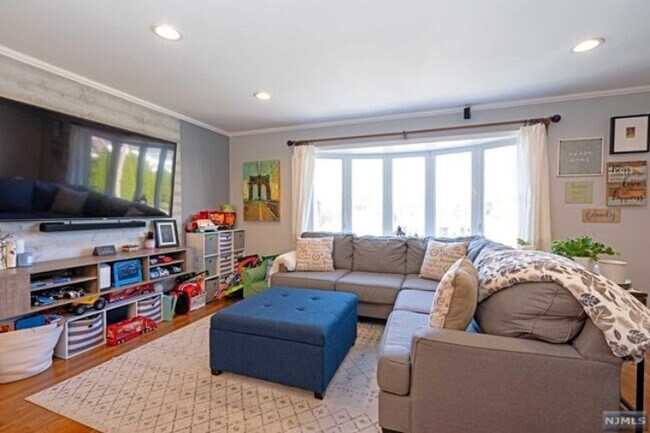 Foto del edificio - 38 Hillside Ave