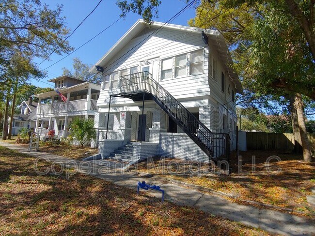 Foto del edificio - 626 Highland St N