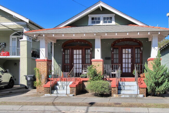 Building Photo - 1721 Rousselin Dr