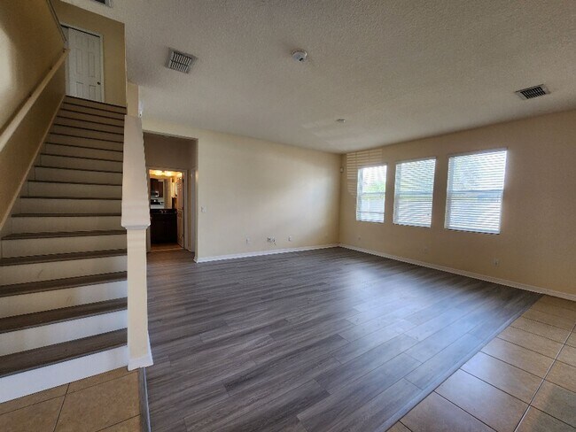 Foto del edificio - Gorgeous 5-Bedroom, 3-Bathroom Home, Kissi...
