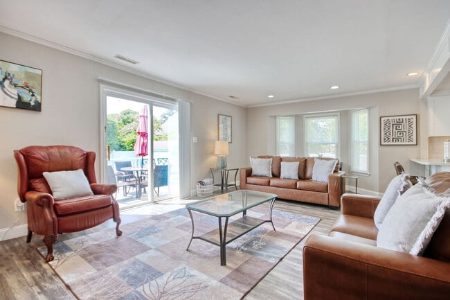 Building Photo - 1563 Elizabeth Rd