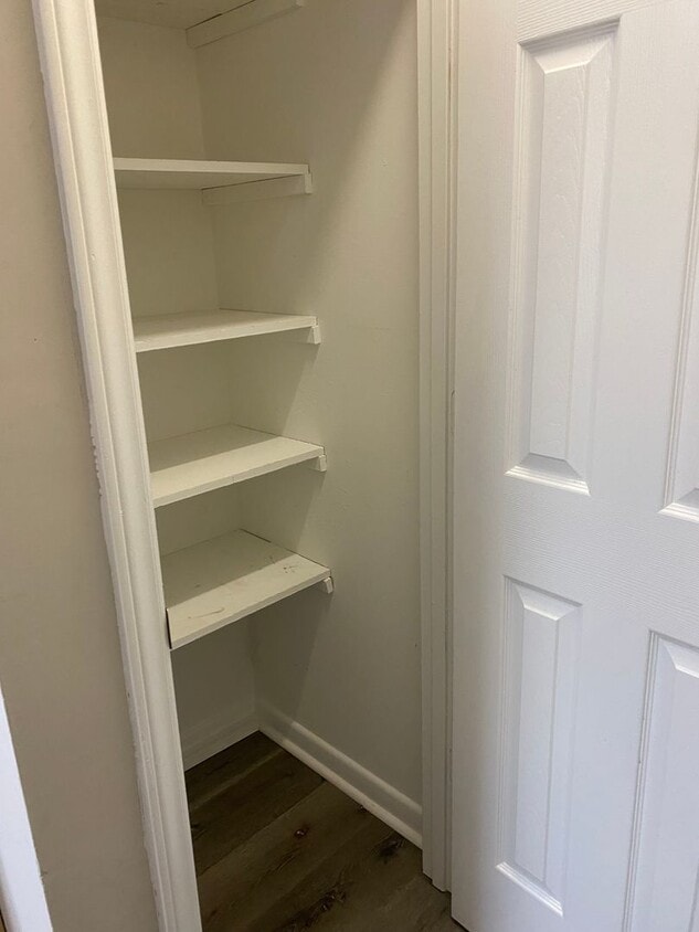 Primary Photo - Beautiful 4 Bedroom, 2 Bath House Convenie...