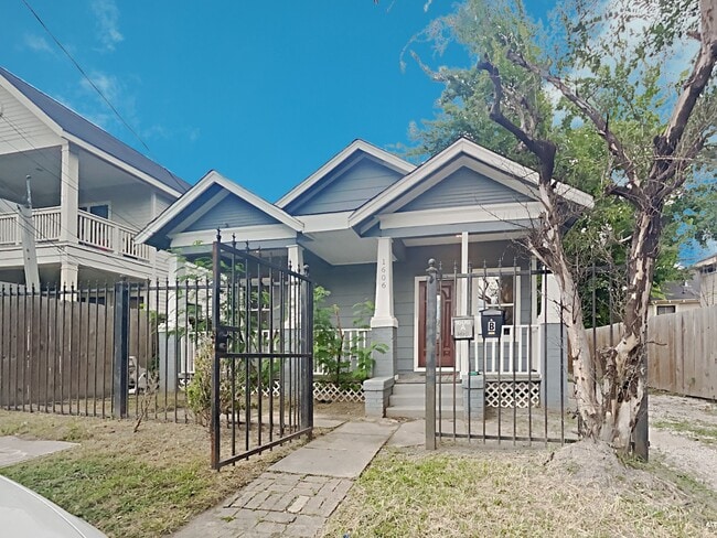 Building Photo - 1606 Ruthven St
