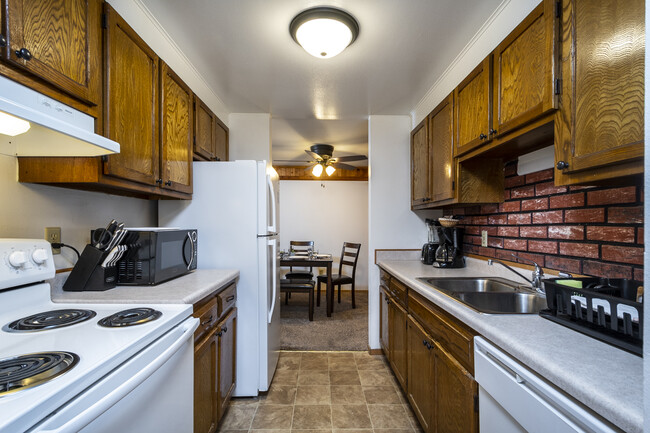 Fully-stocked Kitchen - Countryside Corporate Apartments