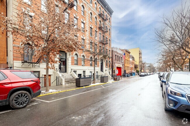 Contexto del vecindario - 155 S 2nd St