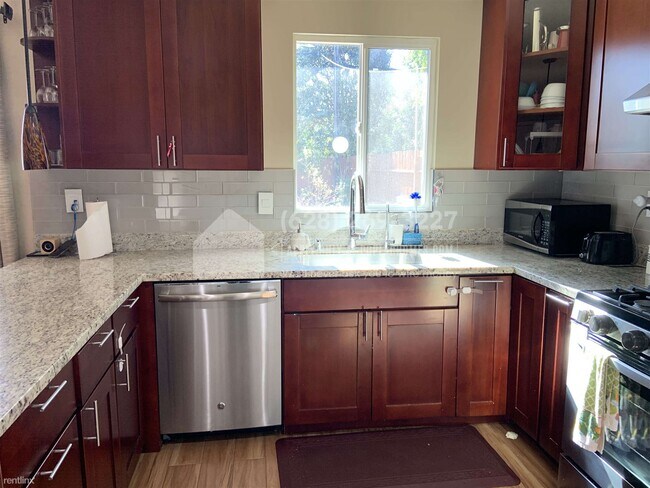Building Photo - 3 br, 1 bath House - 1936 Shoreview Ave -