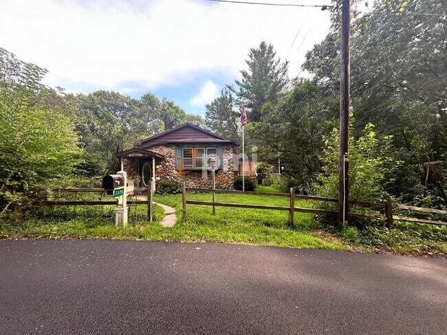 Foto del edificio - 3320 E Johns Ave