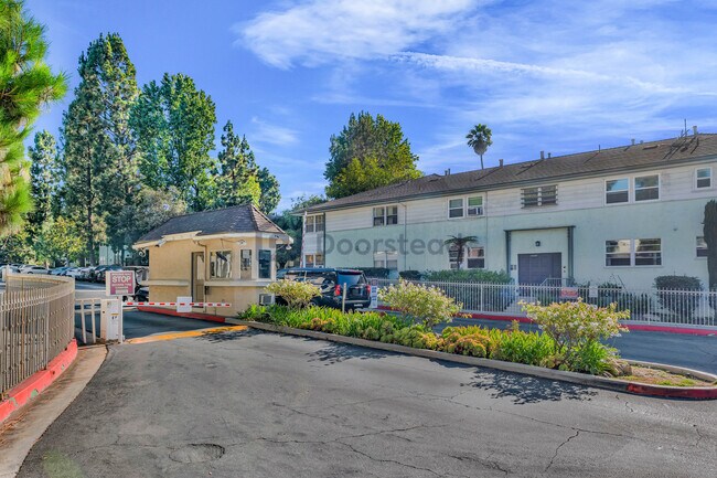 Foto del edificio - 5835 Bowcroft St