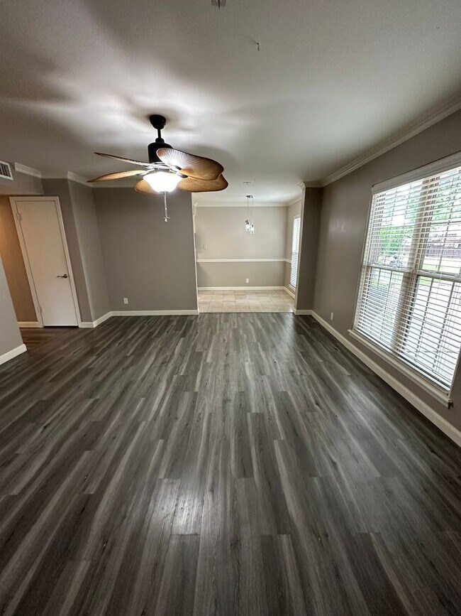 Building Photo - Beautiful unit in Jenks School District