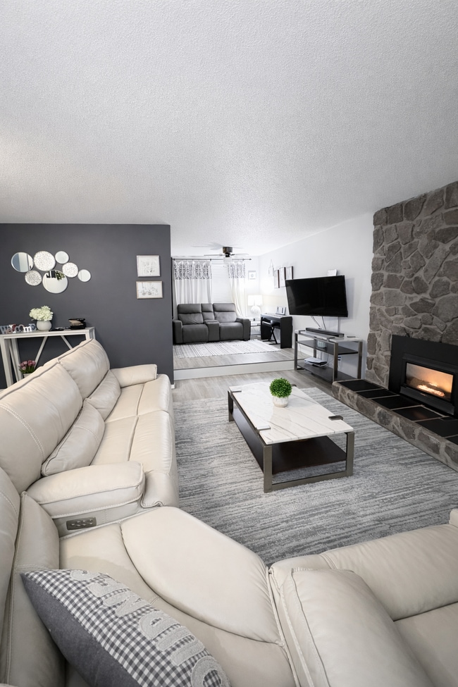 Building Photo - 19315 SW Oak St