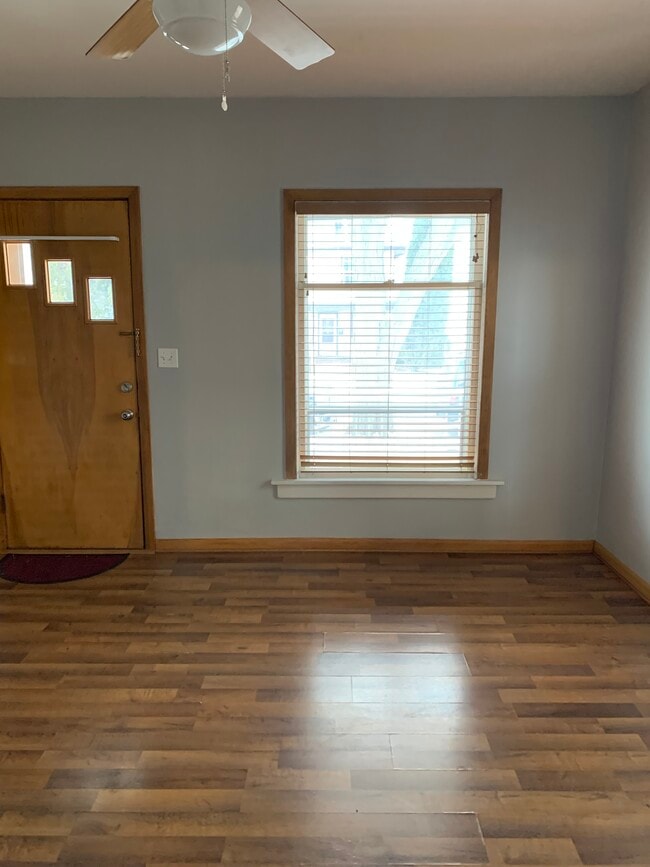 Building Photo - 2118 Clarence Ave