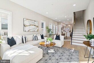Building Photo - 347 E Gorgas Ln