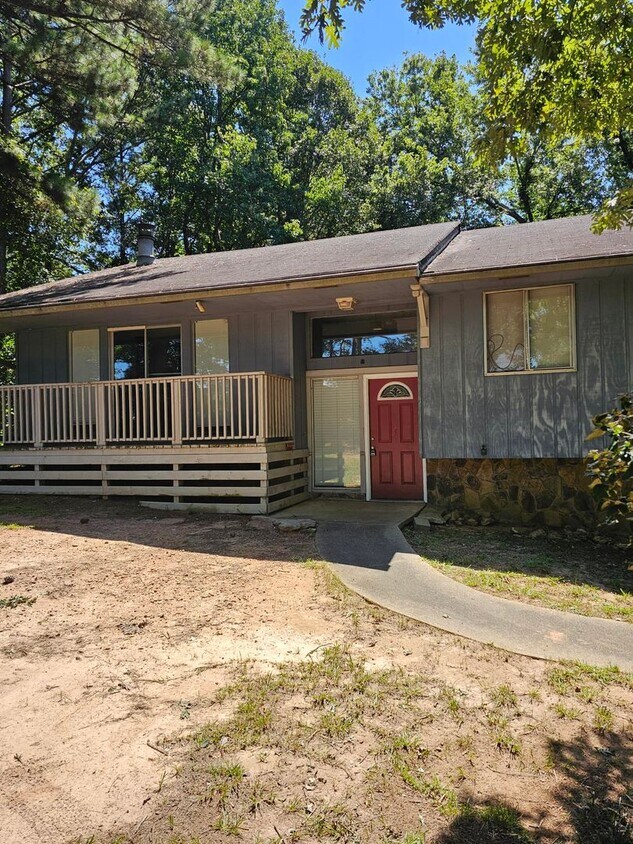 Amazing 4 Bedroom Home w/Basement! Conveni... - Amazing 4 Bedroom Home w/Basement! Conveni...
