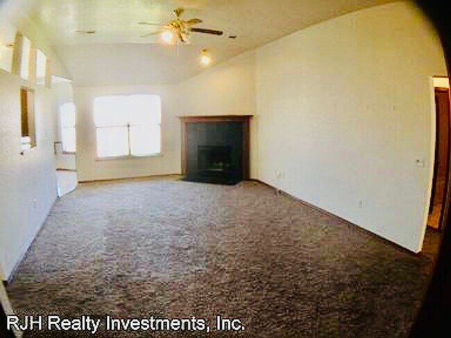 Foto del edificio - 621 Gyrfalcon Dr