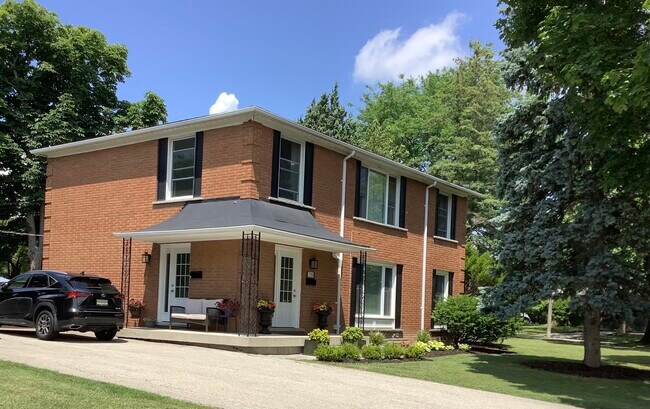 Building Photo - 1356 Charles Dr