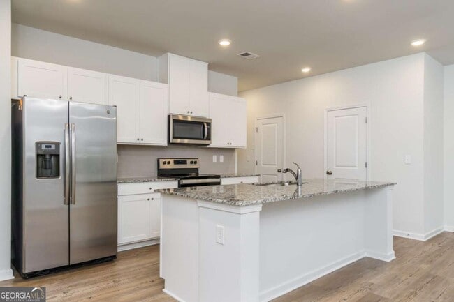 Building Photo - 84 Founders Dr