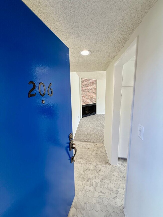 Foto del edificio - 1750 S Bentley Ave