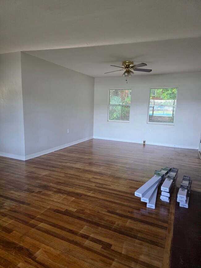 Building Photo - 1734 W Tharpe St