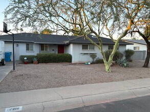 Building Photo - 2216 W Pinchot Ave