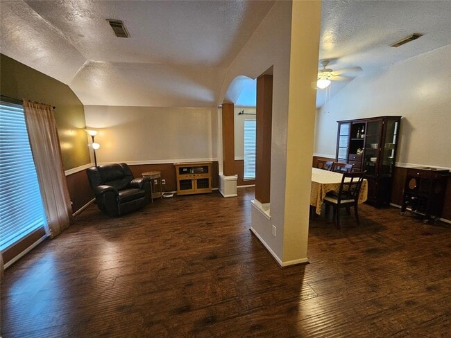 Building Photo - 17526 Glenwolf Dr
