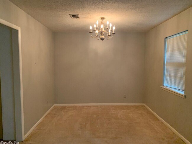 Foto del edificio - 33 Walnut Valley Dr