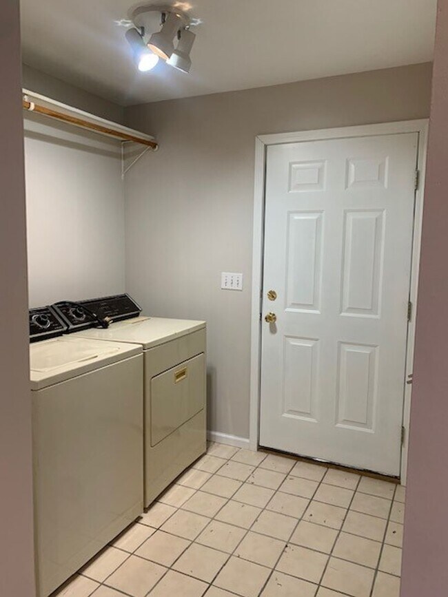 Building Photo - Now leasing for October 11th