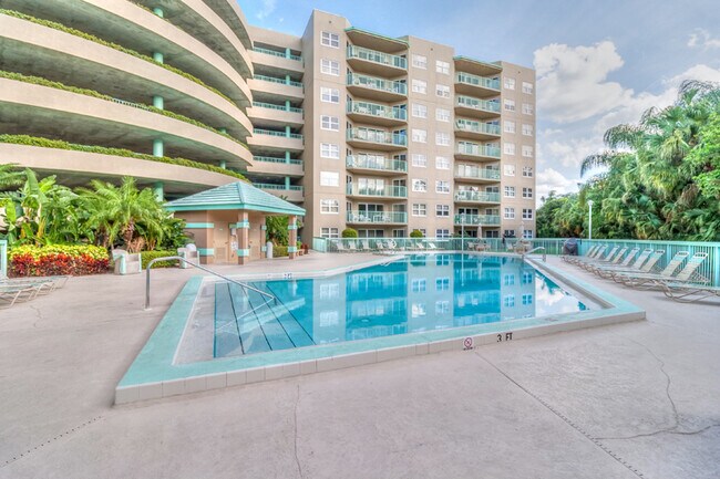 Foto del edificio - Beautiful 3 Bedroom Condo in Daytona Beach...