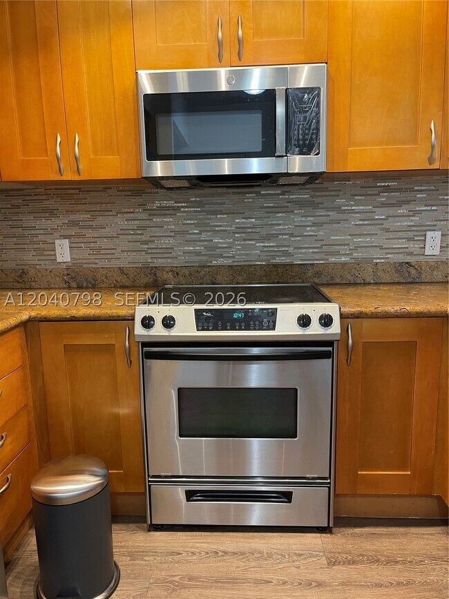 Foto del edificio - 1745 E Hallandale Beach Blvd