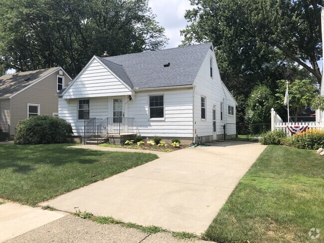 Building Photo - 711 N Blair Ave