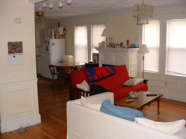 Foto del edificio - JUNE 4bd/2ba 1450sqft w/parking