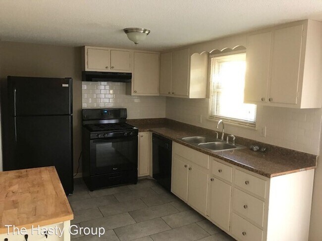 Building Photo - 4 br, 2 bath House - 4021 N Spruce Avenue