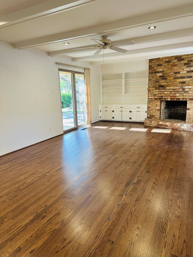 Building Photo - 619 Twilight Trl