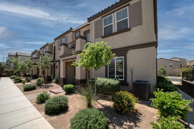 Building Photo - IMMACULATE TOWNHOUSE IN HENDERSON 3BED - 2 BATHS - 2 GAR