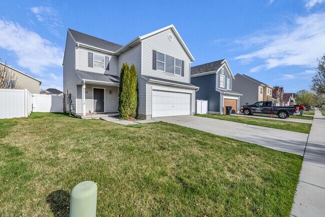 Building Photo - 3 Bedroom 2 Bathroom Home in Saratoga Springs!!