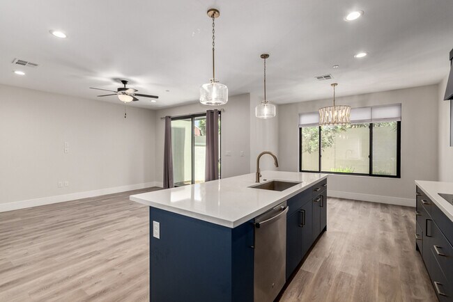 Foto del edificio - 165 E Lexington Ave