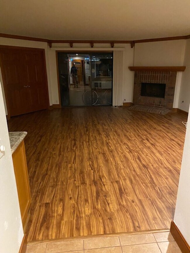 Building Photo - The Boardwalk- Walking distance to UCSD! 2...