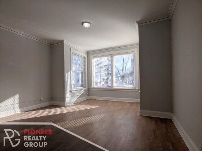 Building Photo - 3700 W Wrightwood Ave