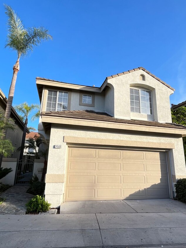 LOVELY 2 STORY DETACHED HOME WITH LARGE LOFT, DIRECT ACCESS 2 CAR GARAGE - LOVELY 2 STORY DETACHED HOME WITH LARGE LO...