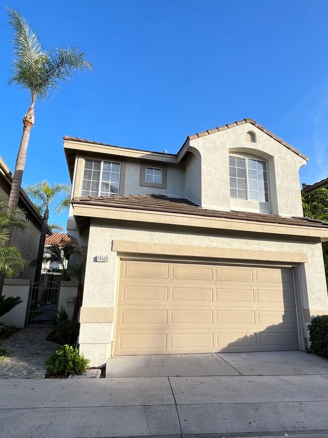 LOVELY 2 STORY DETACHED HOME WITH LARGE LOFT, DIRECT ACCESS 2 CAR GARAGE - LOVELY 2 STORY DETACHED HOME WITH LARGE LOFT, DIRECT ACCESS 2 CAR GARAGE