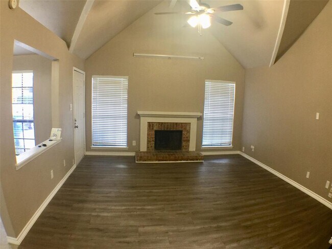 Foto del edificio - 16 Brewster Ct