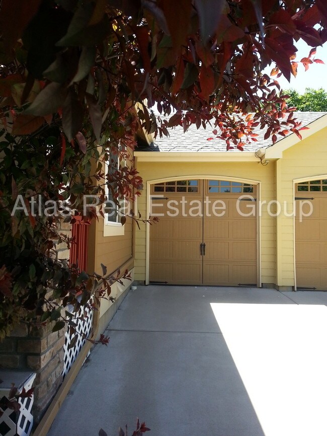 Building Photo - 1144 Village Cir
