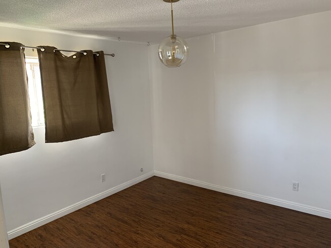 Building Photo - 425 Cottage Home St