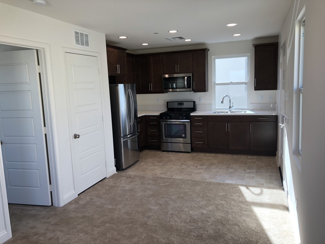 Foto principal - 192 S Saticoy Ave