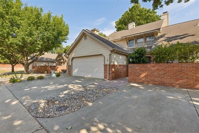 Building Photo - 11819 Red Oak Way